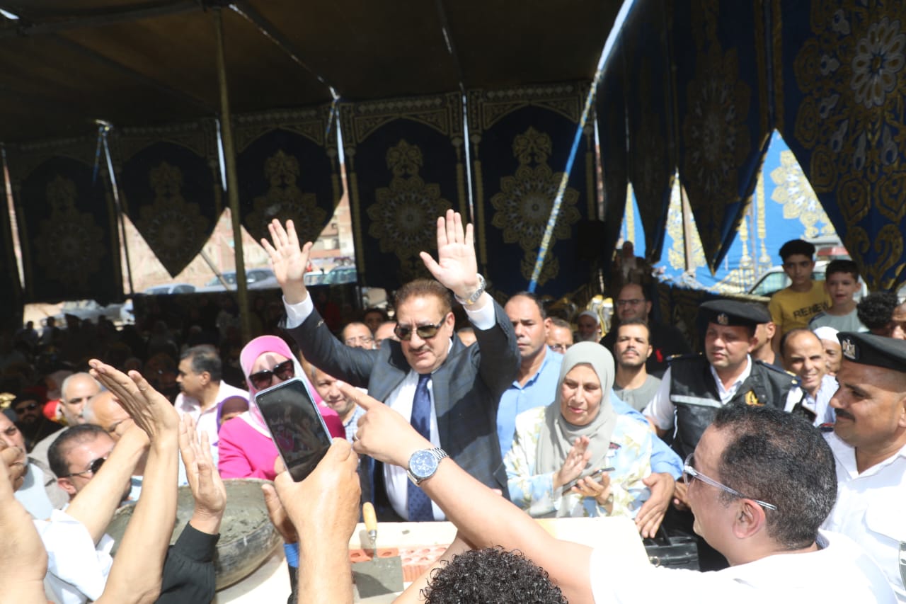 بالطبل و المزمار البلدي أهالي البتانون يحتفلون بإنشاء المدارس الجديدة