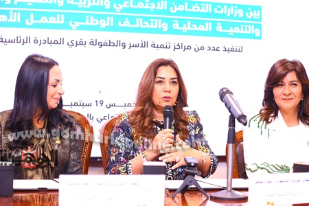وزيرة التنمية المحلية خلال توقيع بروتوكول تنفيذ مراكز تنمية الأسرة بقرى «حياة كريمة»