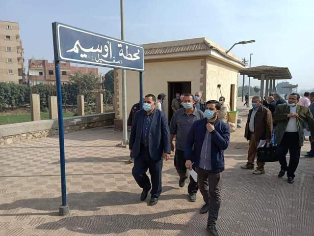   رئيس هيئة السكة الحديد يتفقد العاملين علي خط القاهرة/امبابة/الجيزة/بولاق/بشتيل/وردان