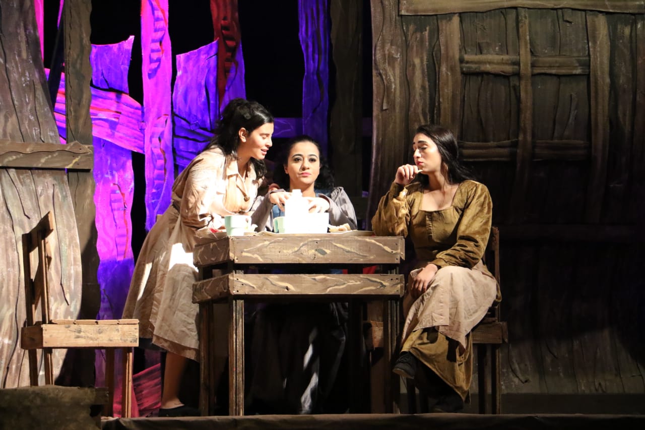 من العرض المسرحي