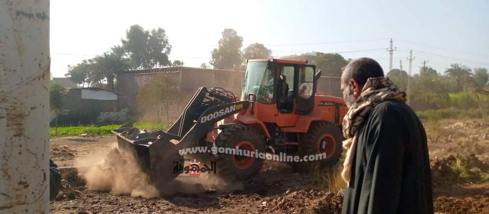 إزالة 3 حالات تعدى بالبناء بأرمنت الحيط جنوب غرب الأقصر 