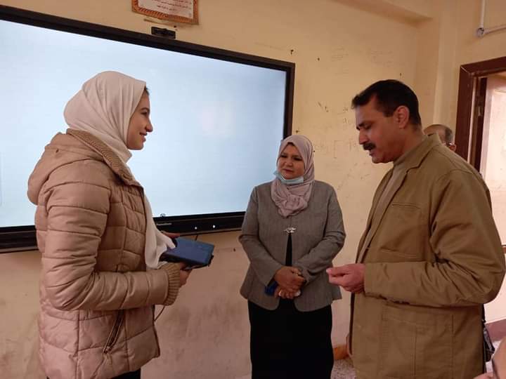 امل مبروك تتابع استعدادات مدارس ابو النمرس لنصف العام