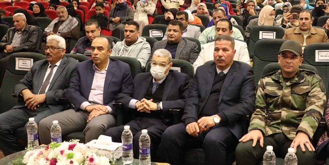  محافظ المنيا يسلم 100 جهاز عروسة مقدمة من البنك الزراعي المصري