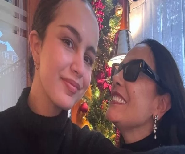 شريهان وابنتها 