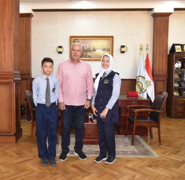 طلاب مطروح يقدمون التهنئة للمحافظ بمناسبة احتفالات ذكرى انتصارات 6 أكتوبر المجيدة