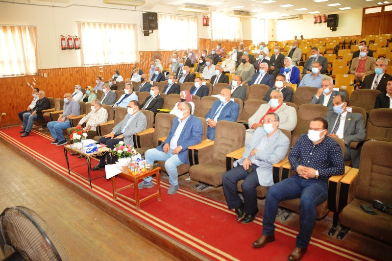 محافظ الشرقية يقرر .. تفعيل دور مجالس الاباء والامناء  فى حل مشكلات العملية التعليمية