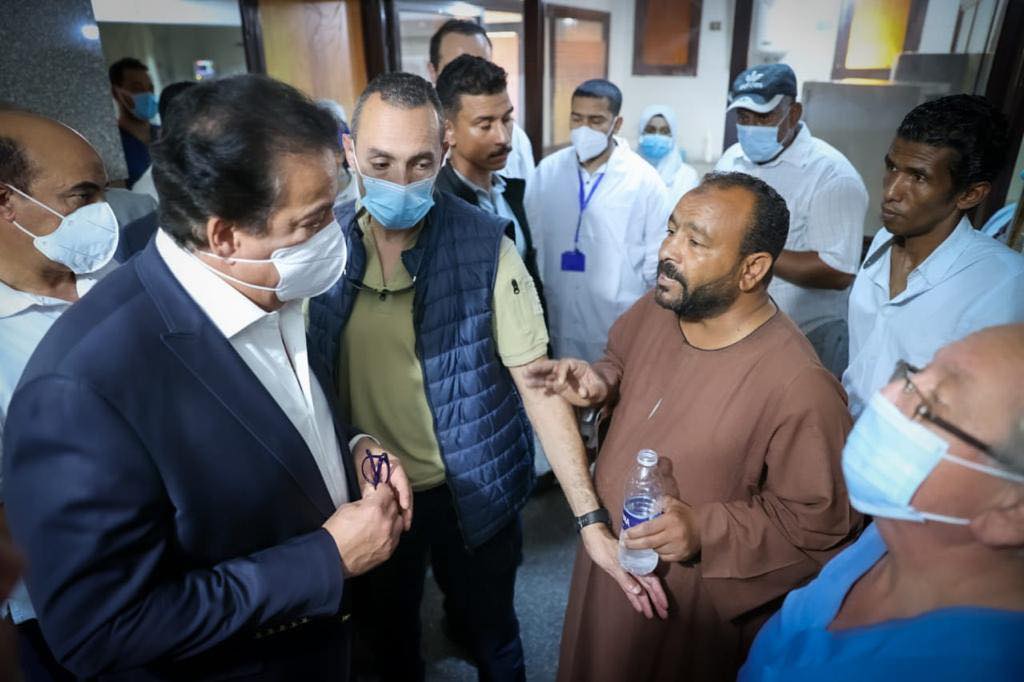 وزير الصحة يتفقد أعمال تطوير مستشفى دراو المركزي