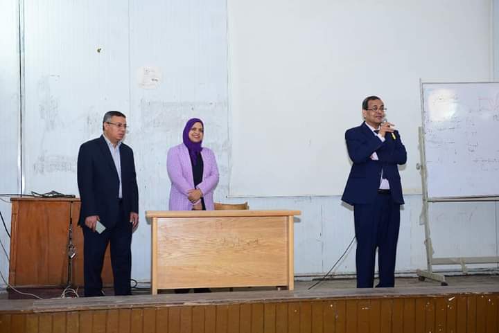 رئيس جامعة سوهاج يتابع سير العملية التعليمية بالحرم الجامعي القديم
