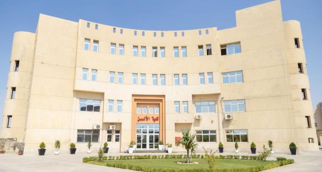 تعرف على أقسام وتخفيضات كلية الألسن بالجامعة المصرية الروسية.. صور