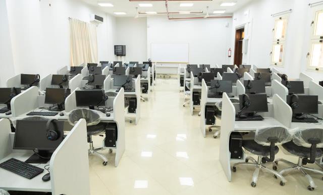 تعرف على أقسام وتخفيضات كلية الألسن بالجامعة المصرية الروسية.. صور