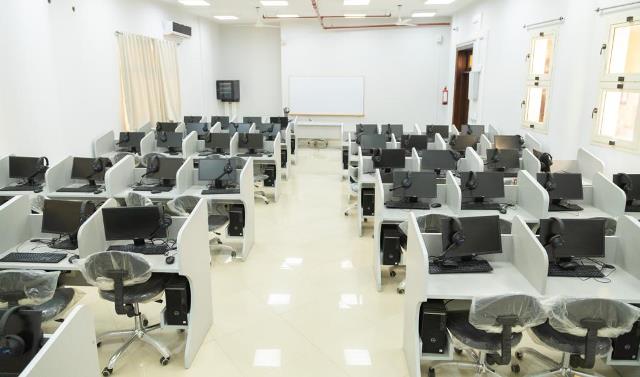 تعرف على أقسام وتخفيضات كلية الألسن بالجامعة المصرية الروسية.. صور