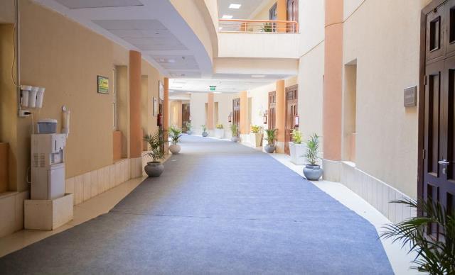 تعرف على أقسام وتخفيضات كلية الألسن بالجامعة المصرية الروسية.. صور