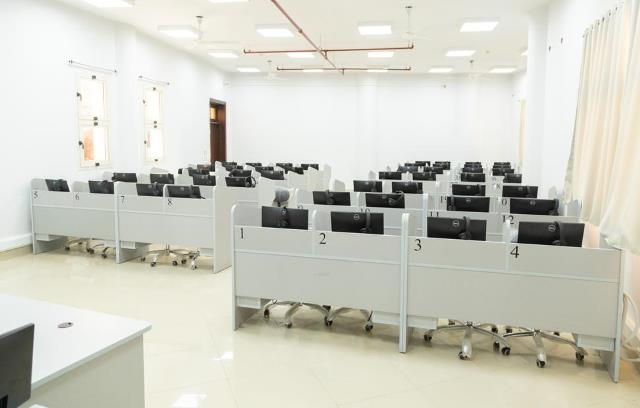 تعرف على أقسام وتخفيضات كلية الألسن بالجامعة المصرية الروسية.. صور