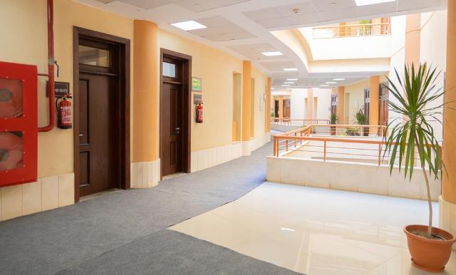تعرف على أقسام وتخفيضات كلية الألسن بالجامعة المصرية الروسية.. صور