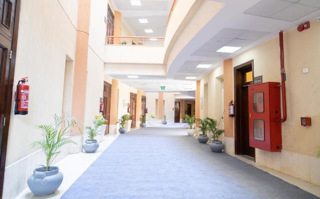 تعرف على أقسام وتخفيضات كلية الألسن بالجامعة المصرية الروسية.. صور