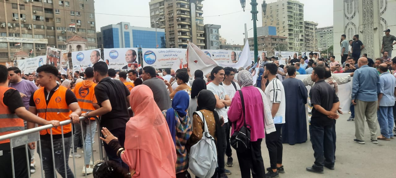 احتشاد أهالى الشرقية امام ديوان عام المحافظة بحفل تأييد الرئيس ال