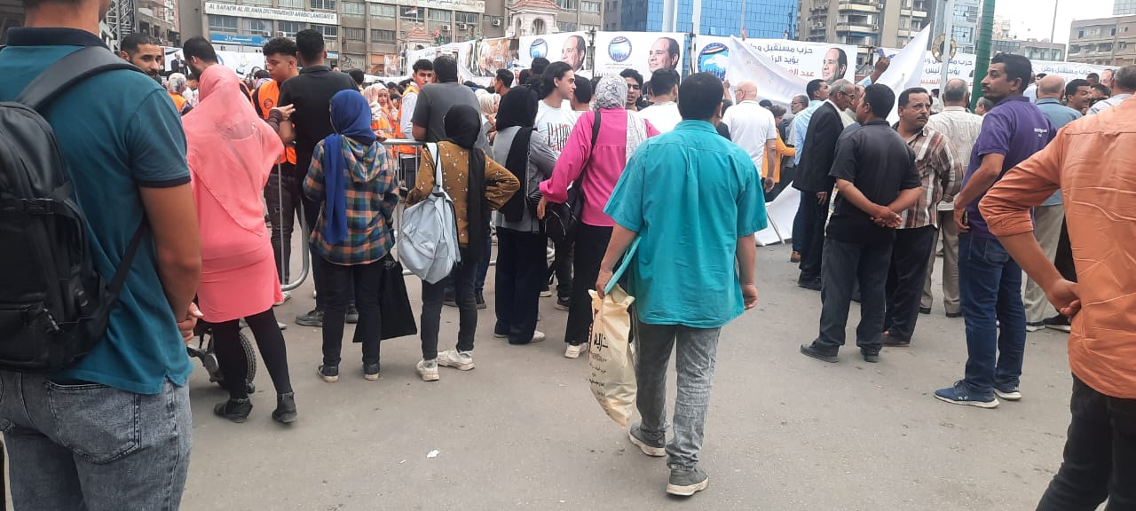 احتشاد أهالى الشرقية امام ديوان عام المحافظة بحفل تأييد الرئيس ال