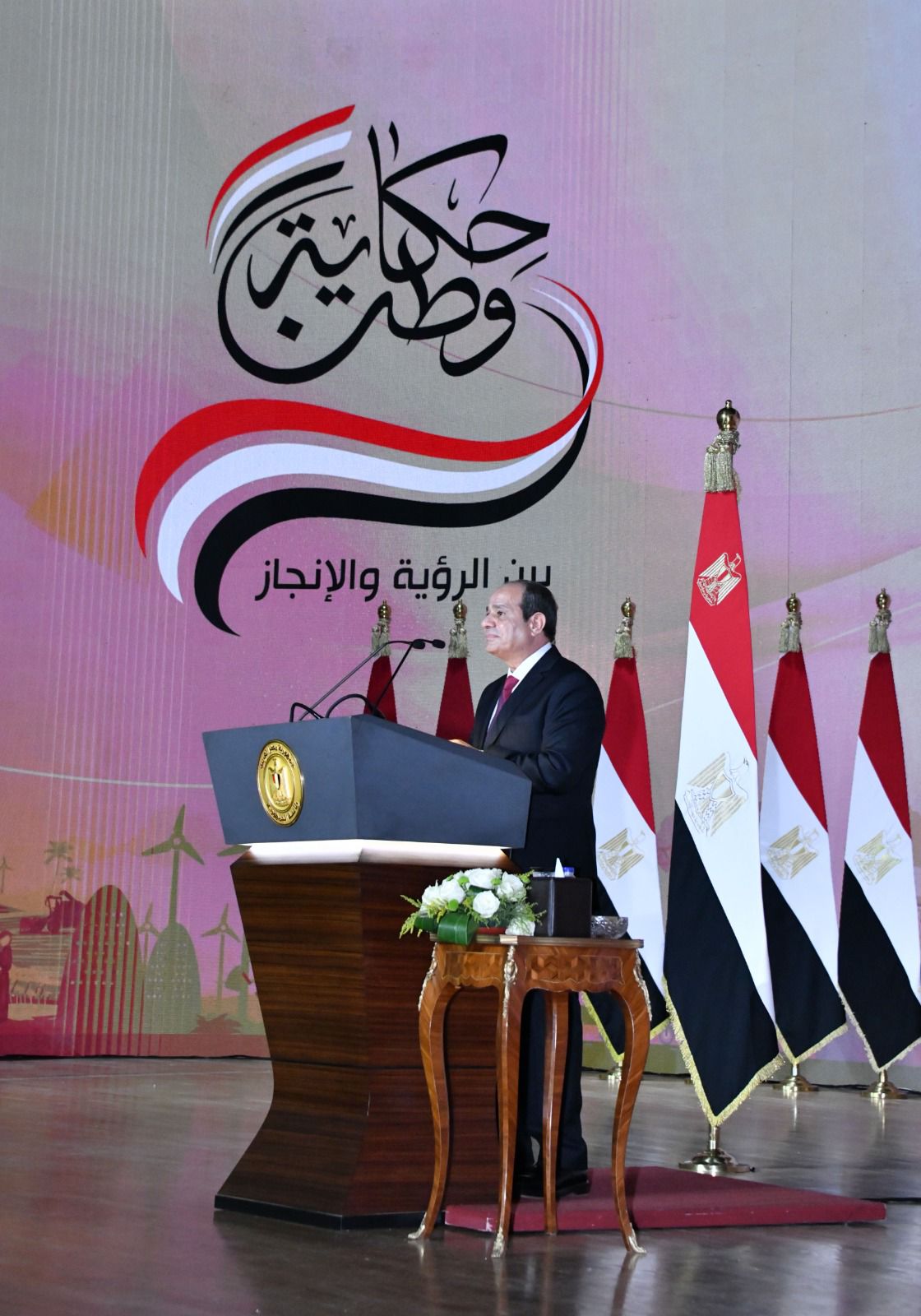 متحدث الرئاسة ينشر صور الرئيس السيسي خلال فعاليات اليوم الثالث وا