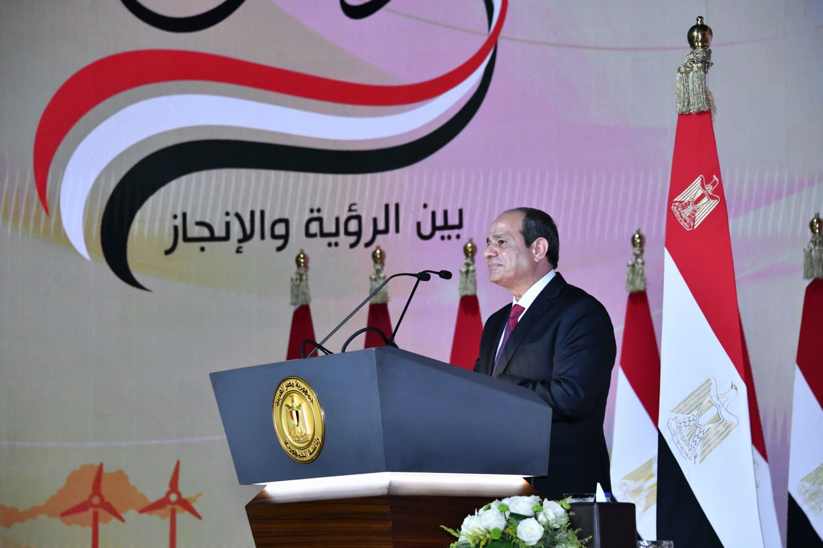 متحدث الرئاسة ينشر صور الرئيس السيسي خلال فعاليات اليوم الثالث وا