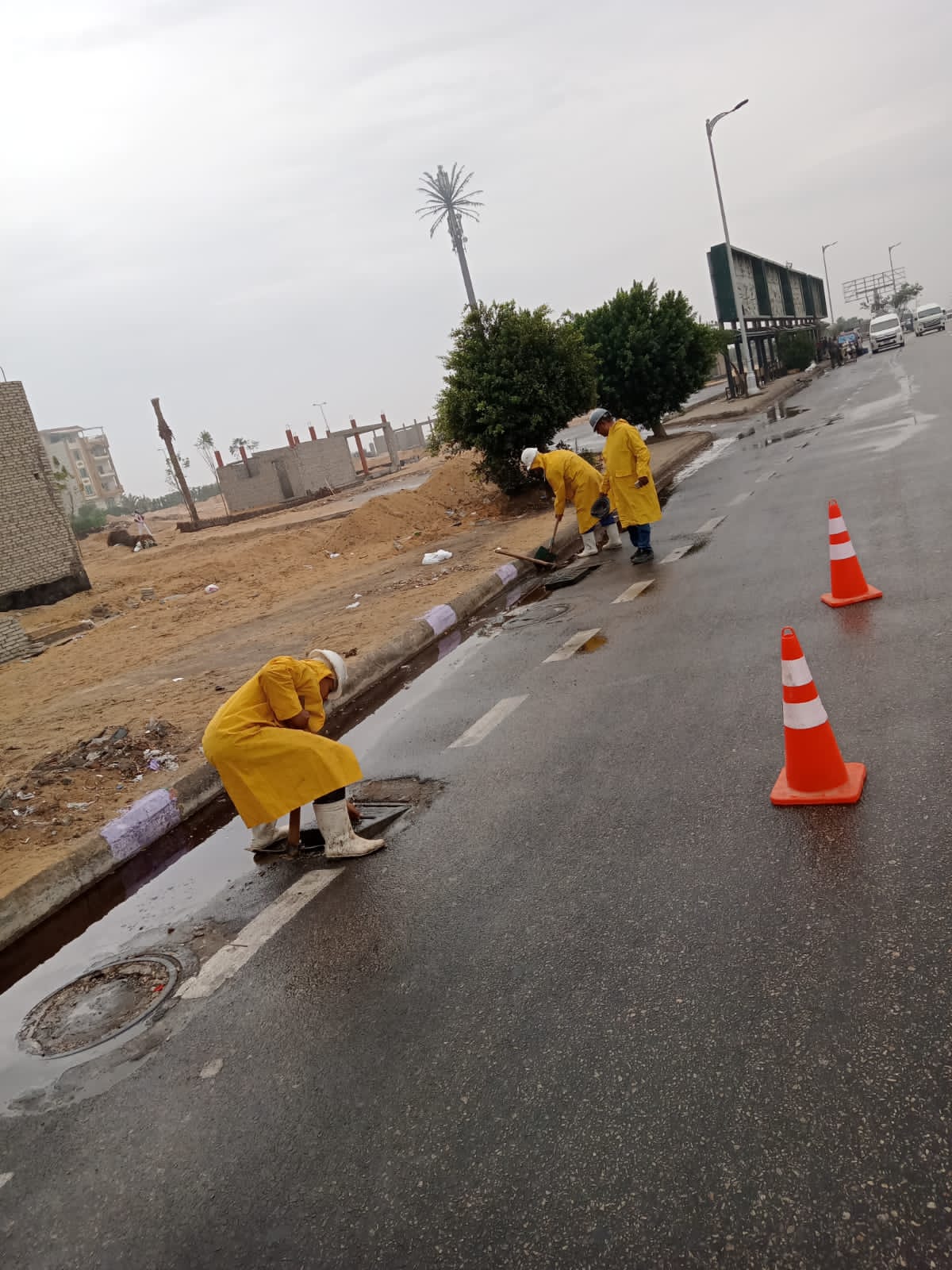 وزير الإسكان يتابع مع مسئولي أجهزة المدن الجديدة تطبيق خطة الطوارئ لمواجهة الأمطار الغزيرة 