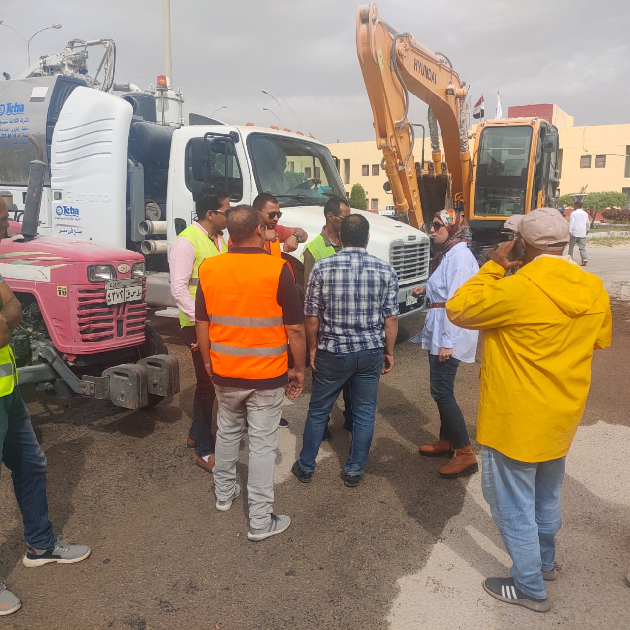 وزير الإسكان يتابع مع مسئولي أجهزة المدن الجديدة تطبيق خطة الطوارئ لمواجهة الأمطار الغزيرة 