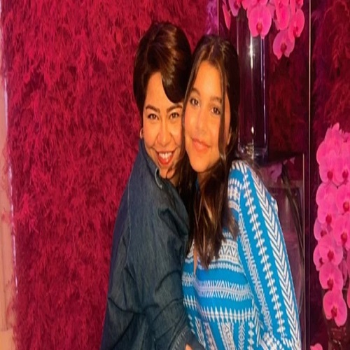 شيرين عبد الوهاب وابنتها هنا 