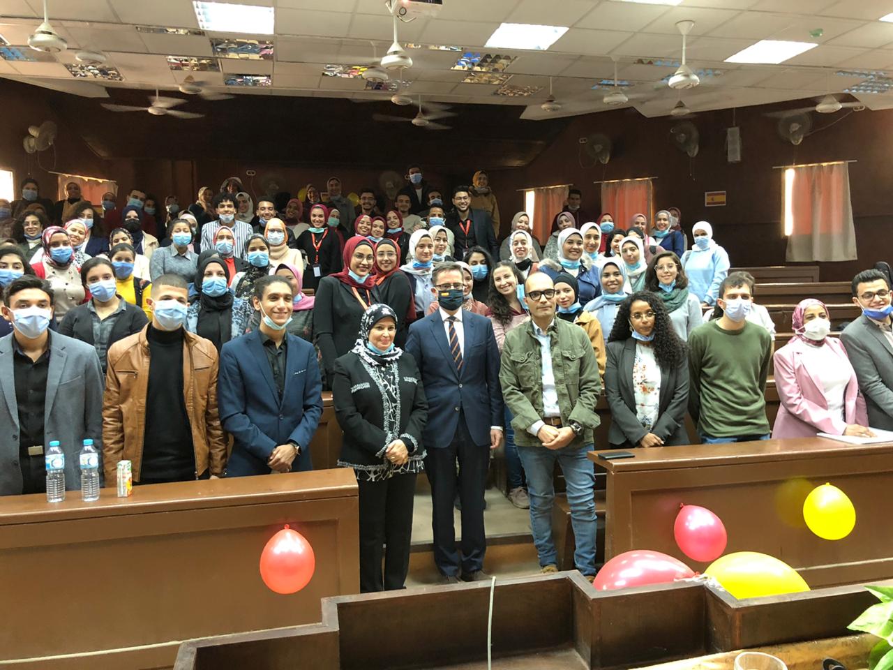 آداب حلوان تنظم ندوة علمية حول 