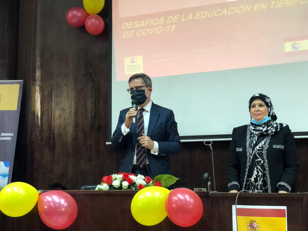 آداب حلوان تنظم ندوة علمية حول 