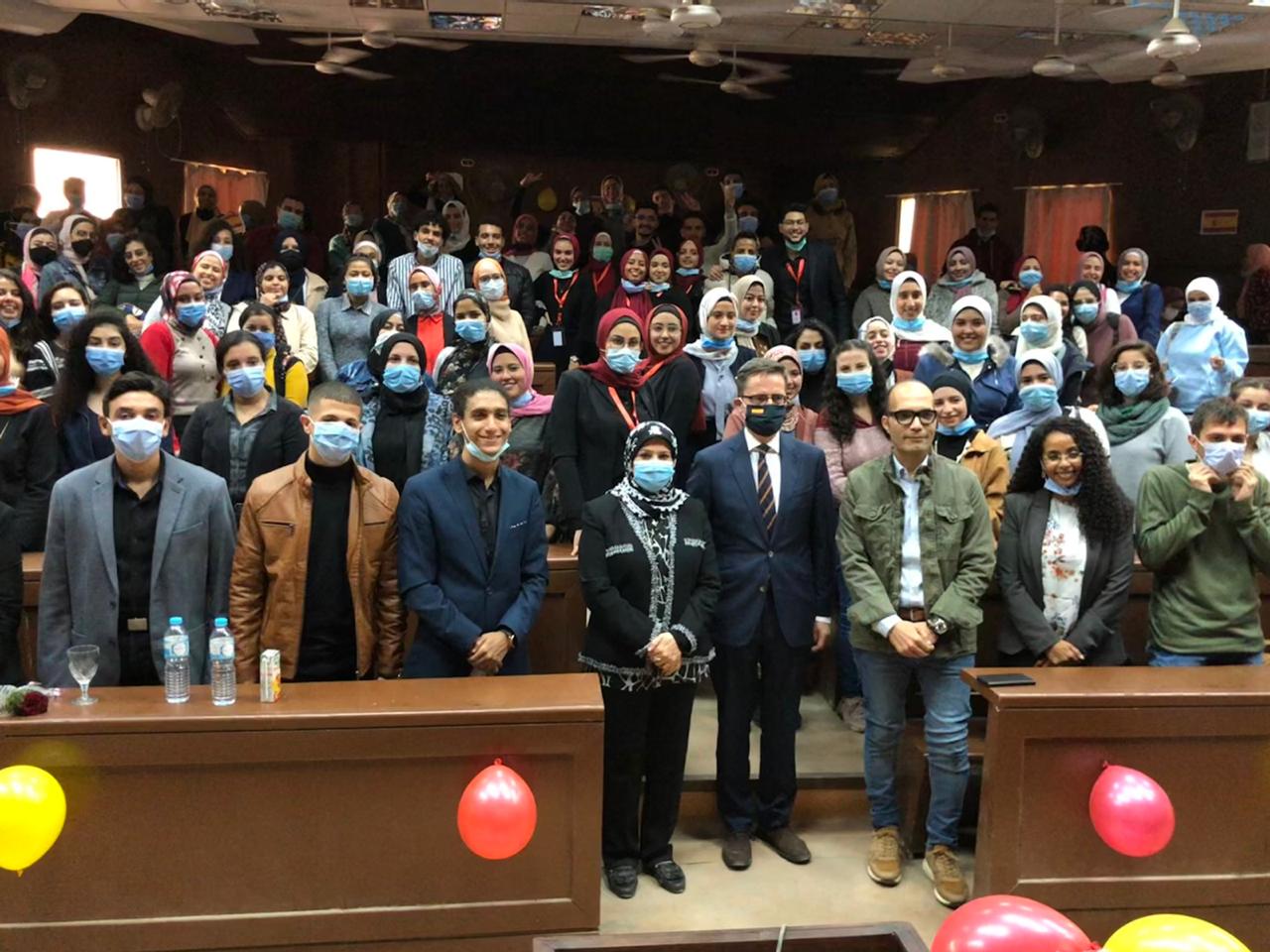 آداب حلوان تنظم ندوة علمية حول 