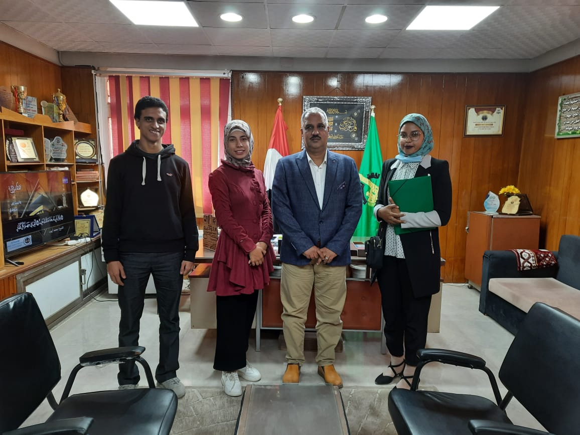 وكيل وزارة الشباب والرياضة بالقليوبية يجتمع بفريق عمل برنامج 