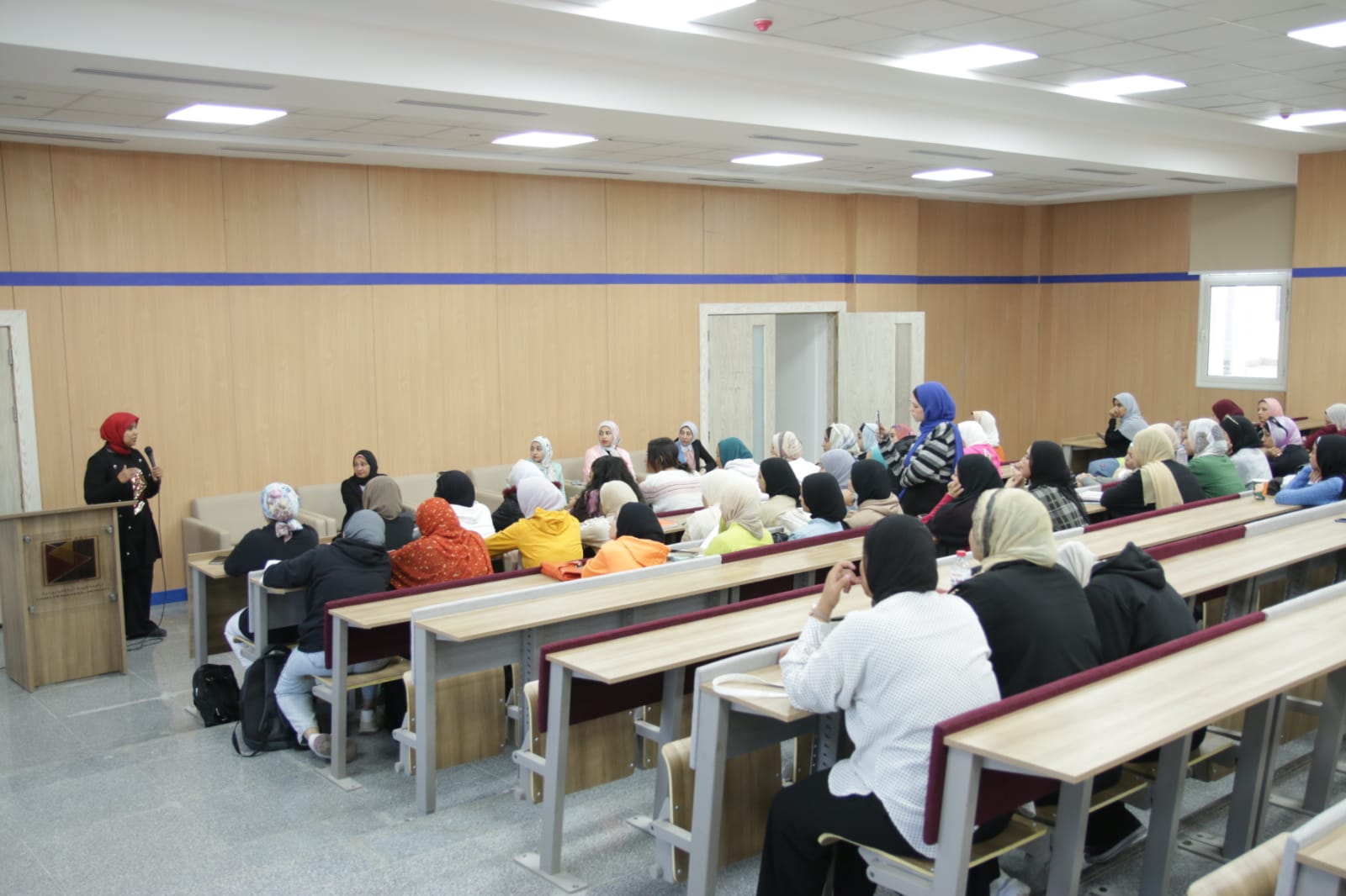 جلسة حوارية لاستعراض نماذج المرأة الناجحة في «طيبة التكنولوجية»
