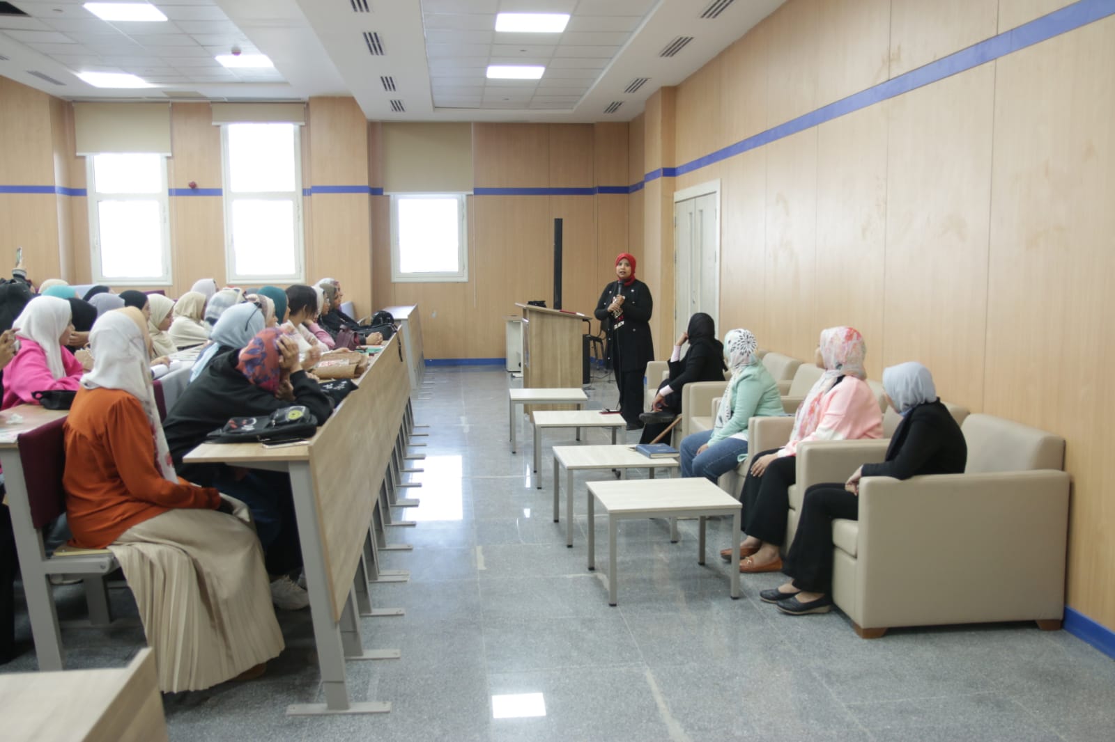 جلسة حوارية لاستعراض نماذج المرأة الناجحة في «طيبة التكنولوجية»