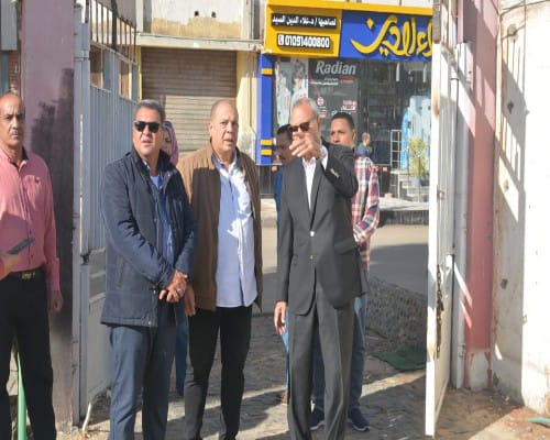محافظ القليوبية يقيل مدير مدرسة بكفر شكر.. صور
