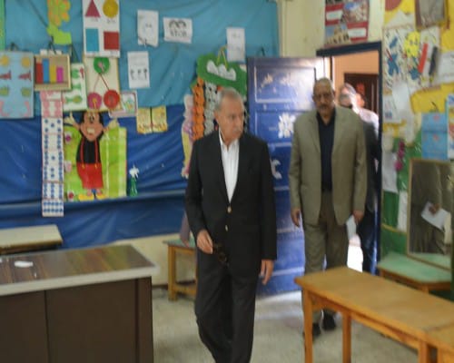 محافظ القليوبية يقيل مدير مدرسة بكفر شكر.. صور