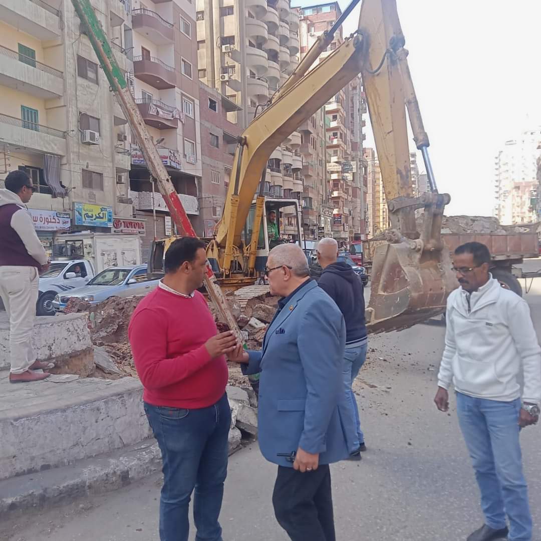 رئيس مدينةالزقازيق يقودحملةلتهيئةبعض الطرق الرئيسية 