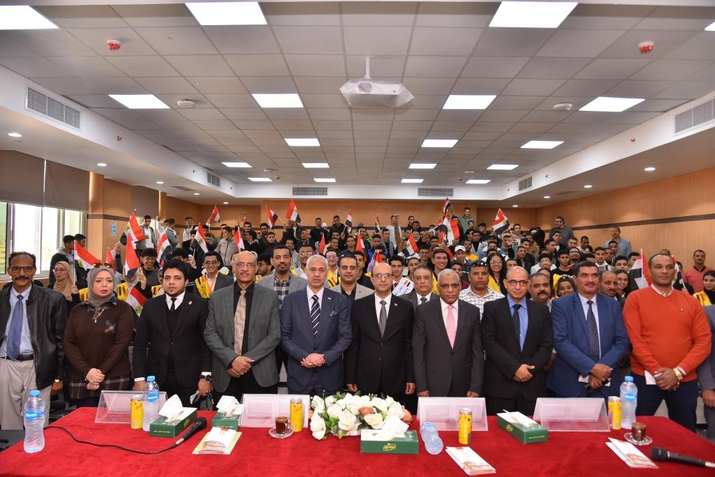 رئيس جامعة أسيوط يشارك فى الندوة التثقيفية بالجامعة الاهلية