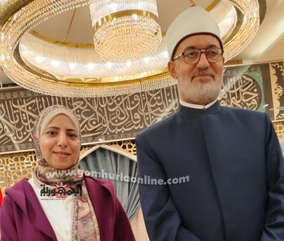 الدكتور نظير عياد مفتي الجمهورية مع محررة الجمهورية أون لاين