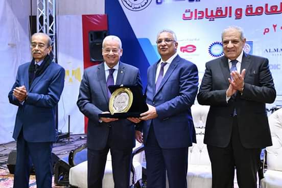 تكريم القيادات الهندسية بجمعية خريجي هندسة عين شمس