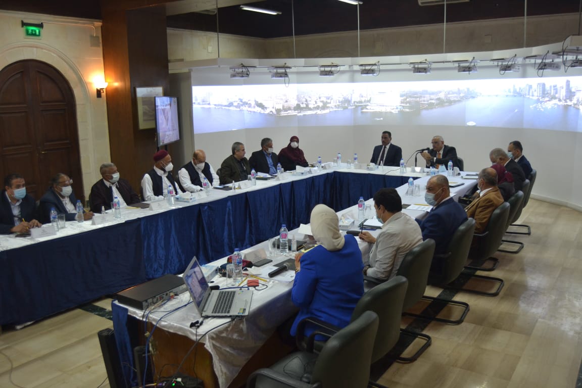 محافظ مطروح  يناقش مقترح مشروع تطوير سيوة مع جهاز التنسيق الحضارى