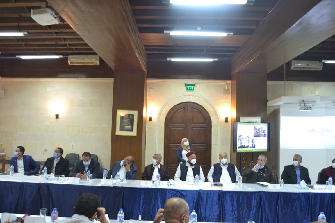 محافظ مطروح  يناقش مقترح مشروع تطوير سيوة مع جهاز التنسيق الحضارى