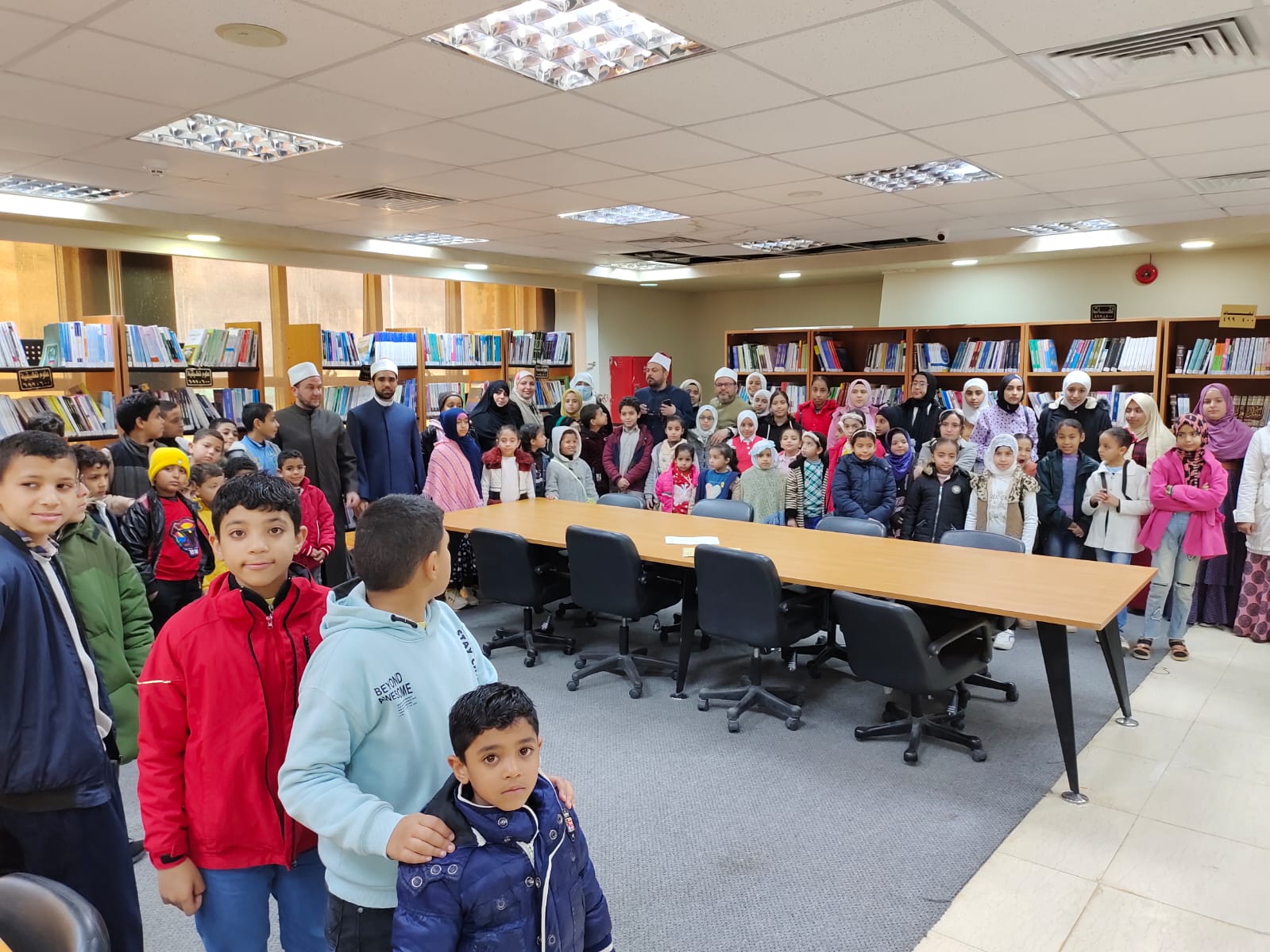 اطفال البرنامج التثقيفي فى زيارة لمكتبة مصر بمطروح 