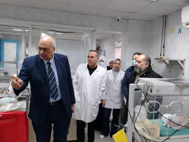 مدير التأمين الصحى يفاجئ مستشفى المبرة بالزقازيق 