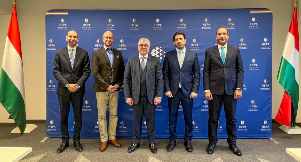 رئيس المنطقة الاقتصادية يبحث فرص الاستثمار مع مستثمري المجر 