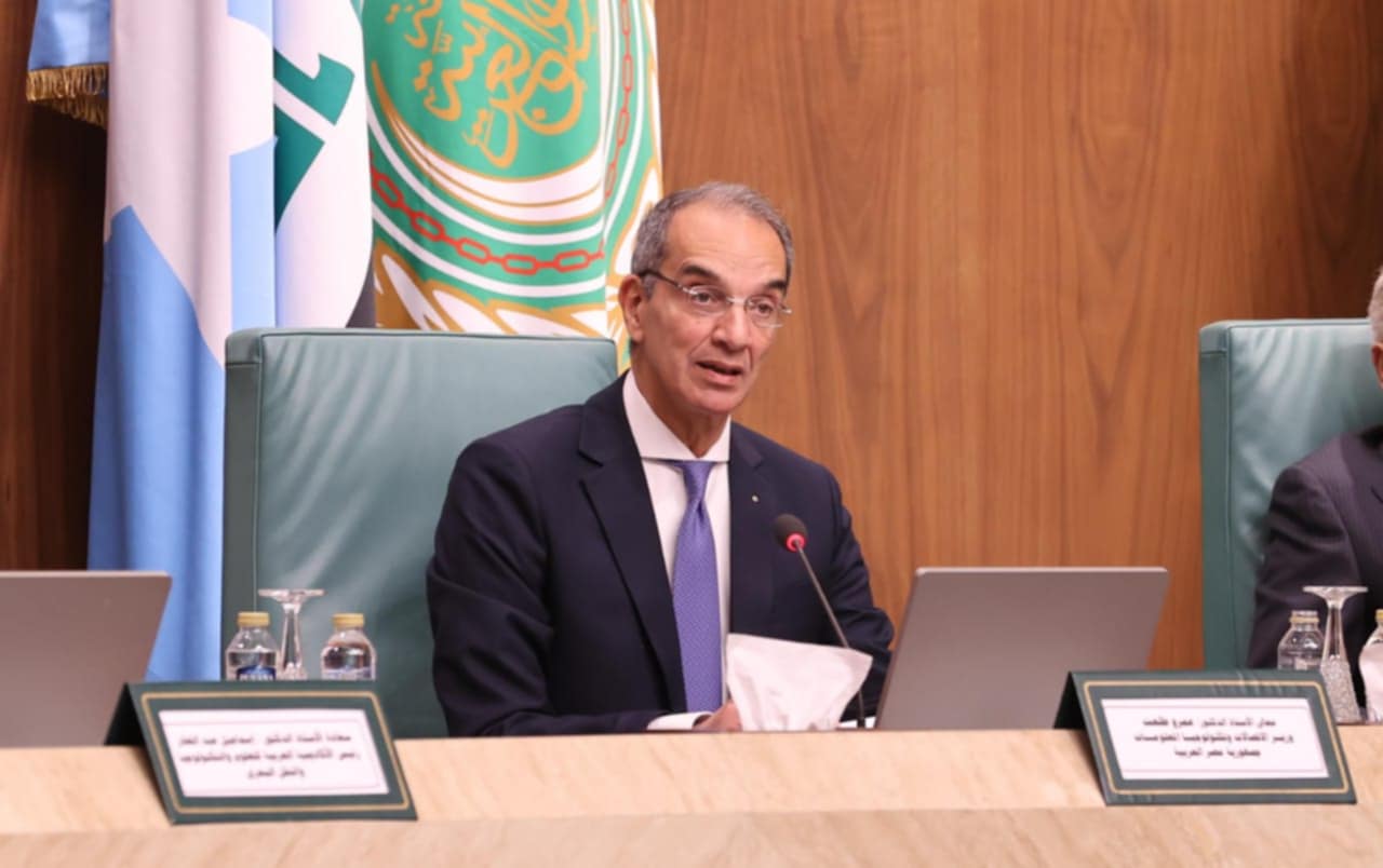 الدكتور عمرو طلعت وزير الاتصالات 