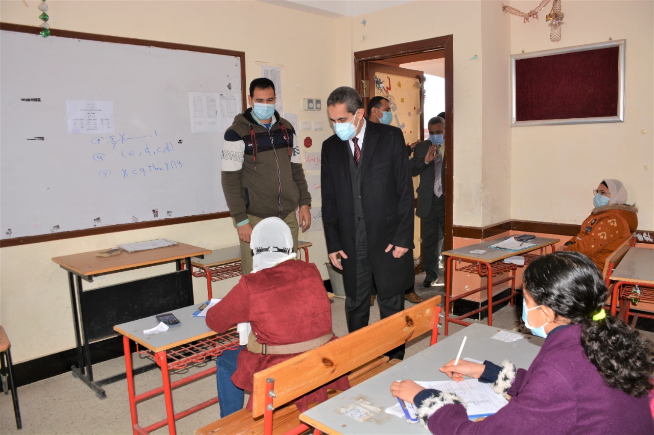 محافظ الغربية يتابع سير الامتحانات ببسيون وكفر الزيات -صور