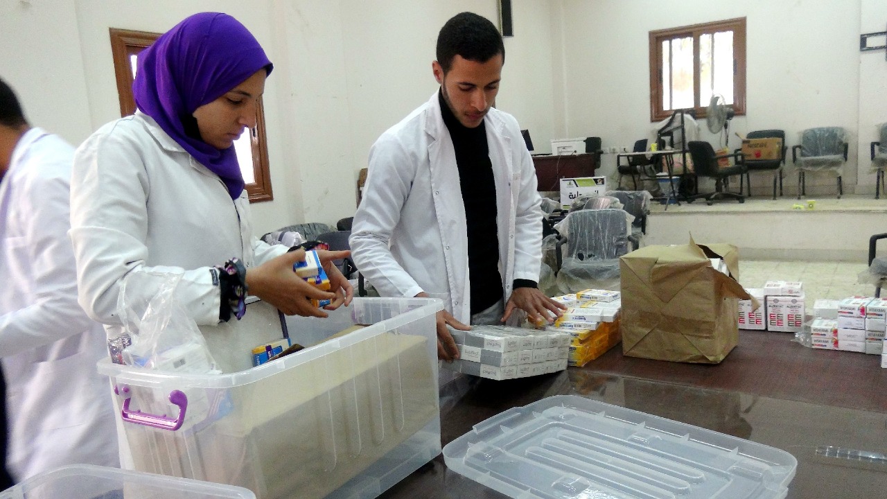 رئيس جامعة المنيا : خطة سنوية لنشر قوافل طبية بقرى حياة كريمة