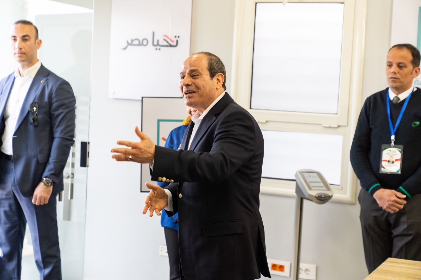 اشكركم باسمى واسم كل المصريين ..الرئيس السيسي لمتطوعى حياة كريمة: