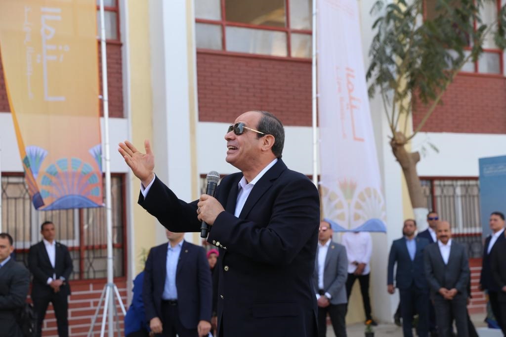 اشكركم باسمى واسم كل المصريين ..الرئيس السيسي لمتطوعى حياة كريمة: