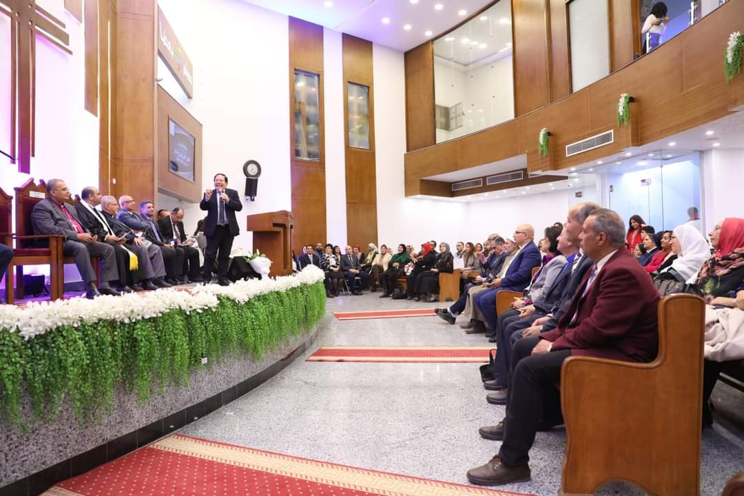 رئيس الإنجيلية يشهد رسامة شيوخ وشمامسة جدد 