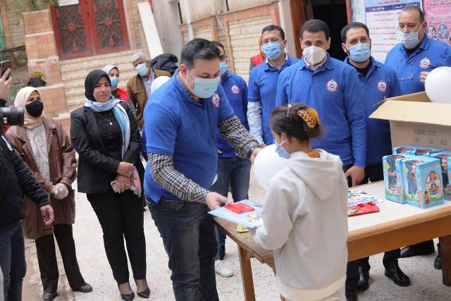 بمناسبة يوم اليتيم ..صحة البحيرة  تقدم الهدايا للأيتام  بدور ومؤسسات الرعاية.. بالصور